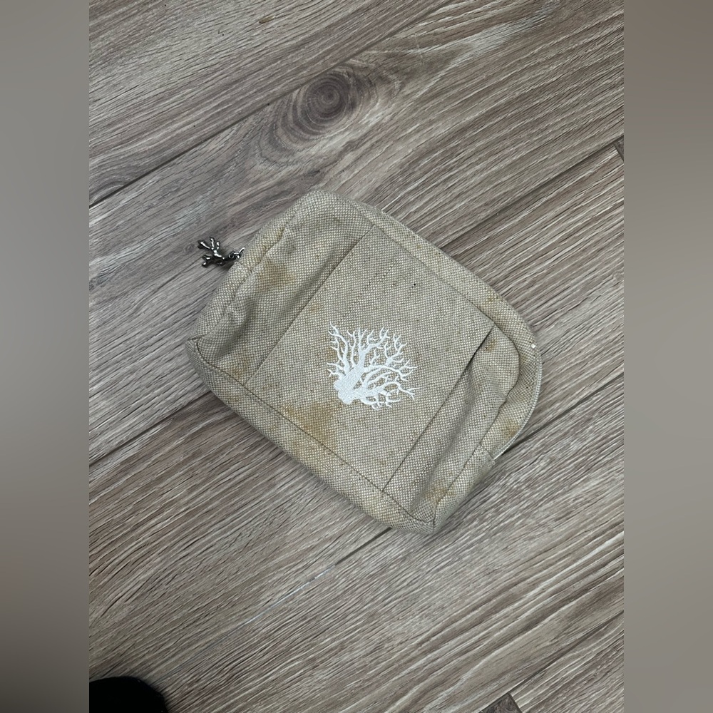 BNIB - INDIA HICKS STUNNING TOILETRY BACK WITH CORAL 🪸 ZIPPER PULL
